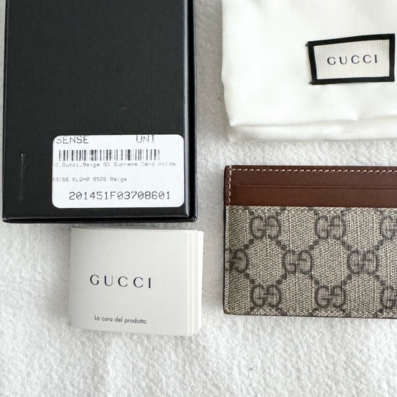 Gucci Beige GG Supreme Card Holder - Picture 2 of 12